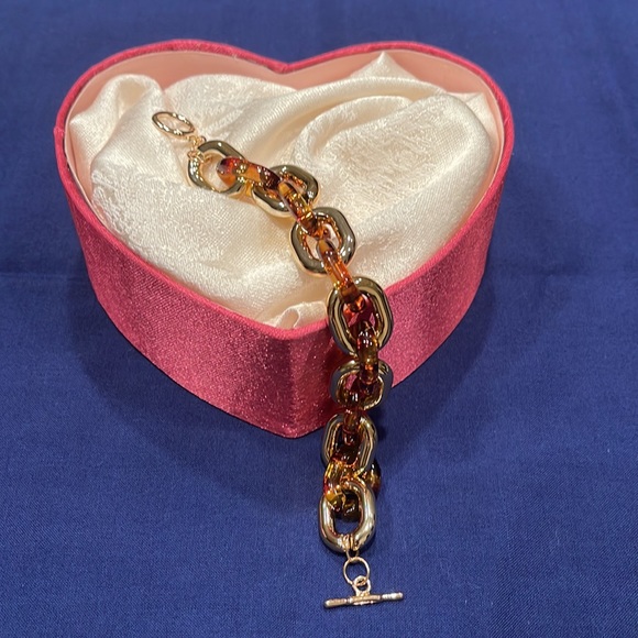 Art Deco Style, Light Weight, Amber Acrylic and Gold Tone Bracelet - Picture 2 of 6